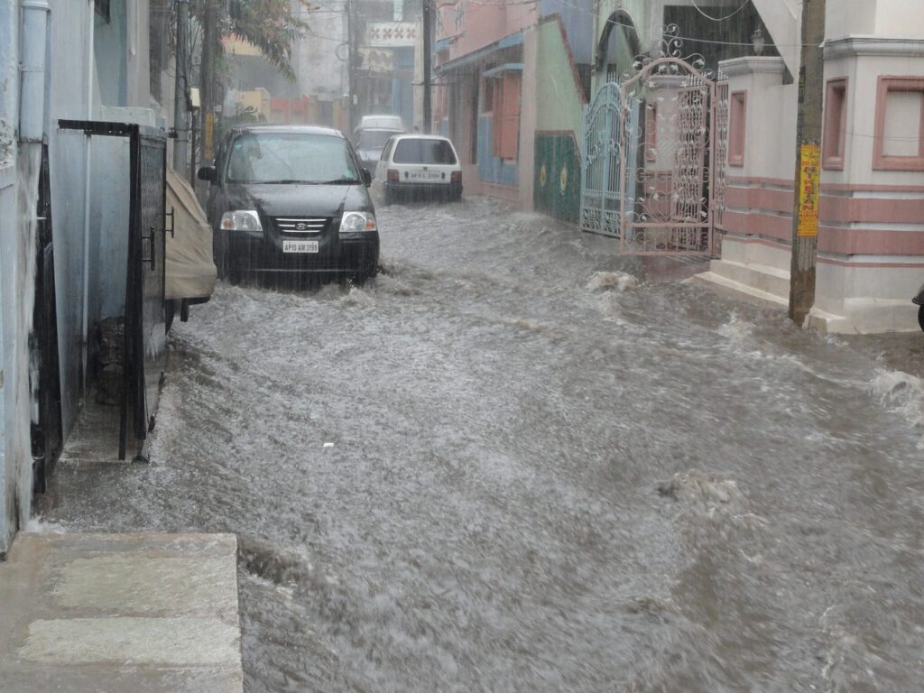 A conversation between the walls of a house during a flood